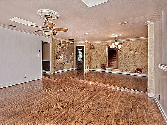 4th image of 414 W Lookout Dr