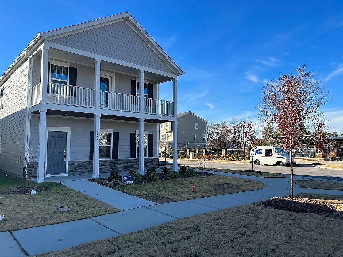 4 bed, 3.0 bath, 2600 sqft, $2,795 — Photo 2