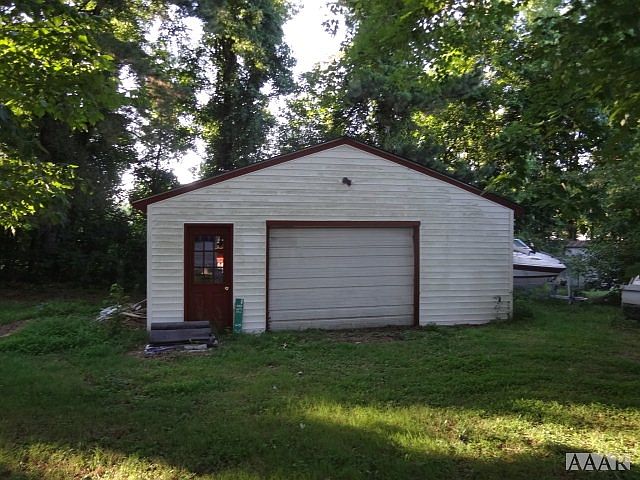 2nd image of 100 Myrtle Dr