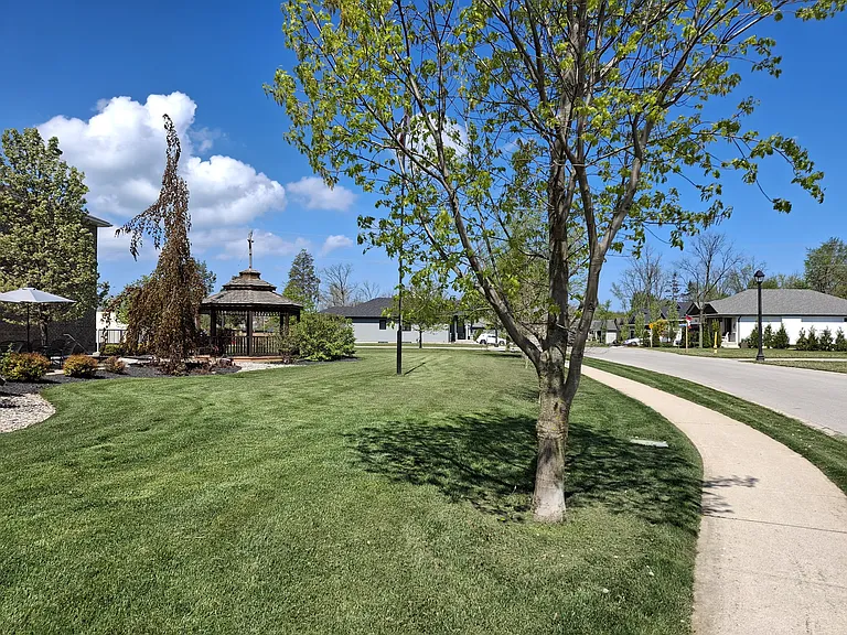 10 Summer Grove Rd — Photo 13