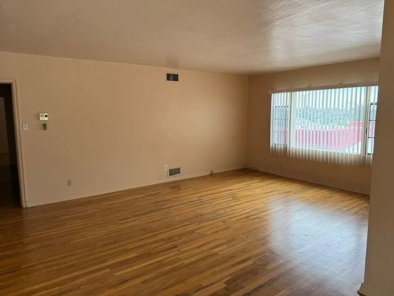 1810 N Juniper Ave — Photo 3
