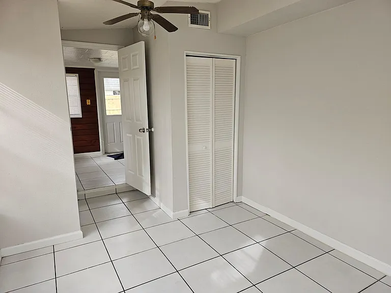 2922 Shore Dr — Photo 3
