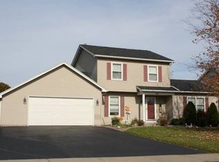 161 Whispering Pines Cir, Rochester, NY 14612