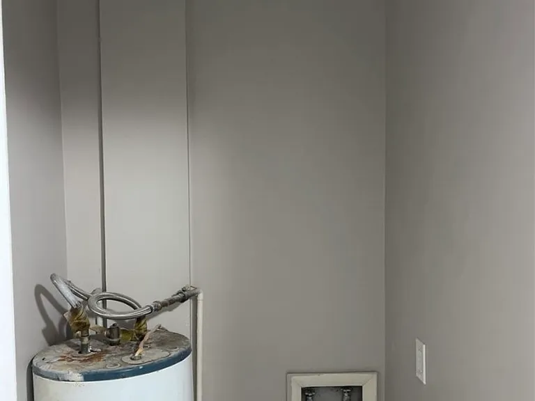 1445 Thelbert Dr — Photo 25