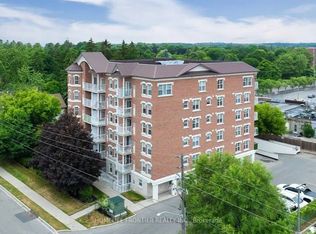 35 Hunt Ave #201, Richmond Hill, ON