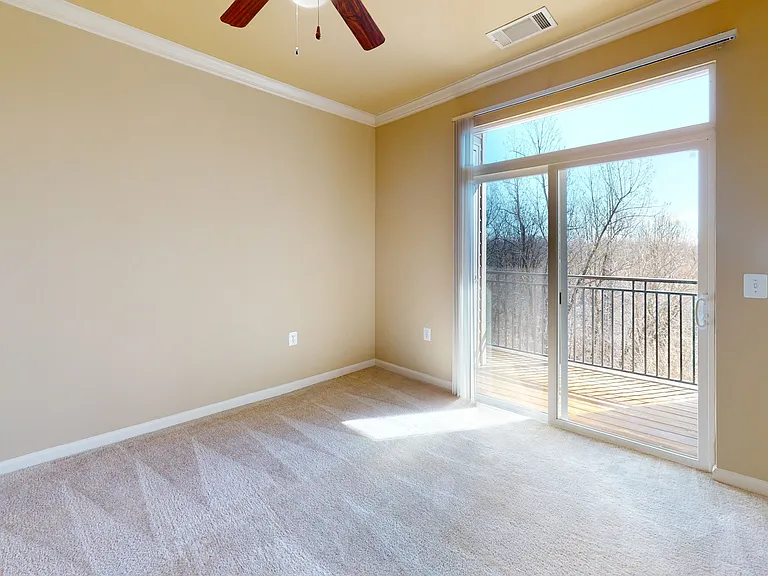 Signal Hill Apartment Homes — Photo 36
