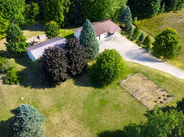 899 E 8th St, White Cloud, MI 49349