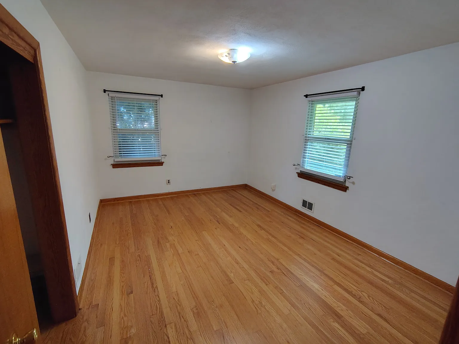 3 bed, 1800 sqft, $2,700 — Photo 4