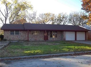 1113 Rosedale Dr, Gainesville, TX 76240