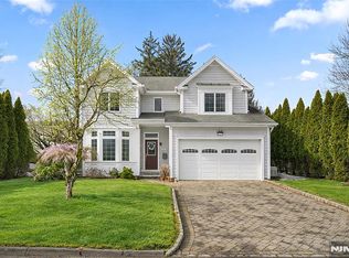 137 6th St, Cresskill, NJ 07626