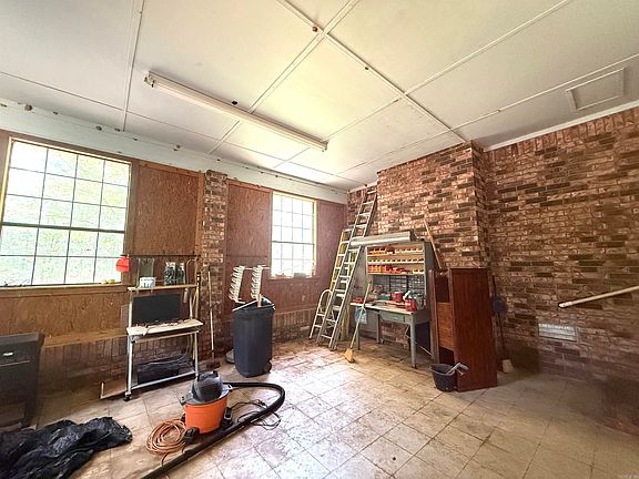 5th image of 41 Mallory St
