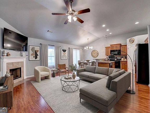 3rd image of 1605 Jessica Ln