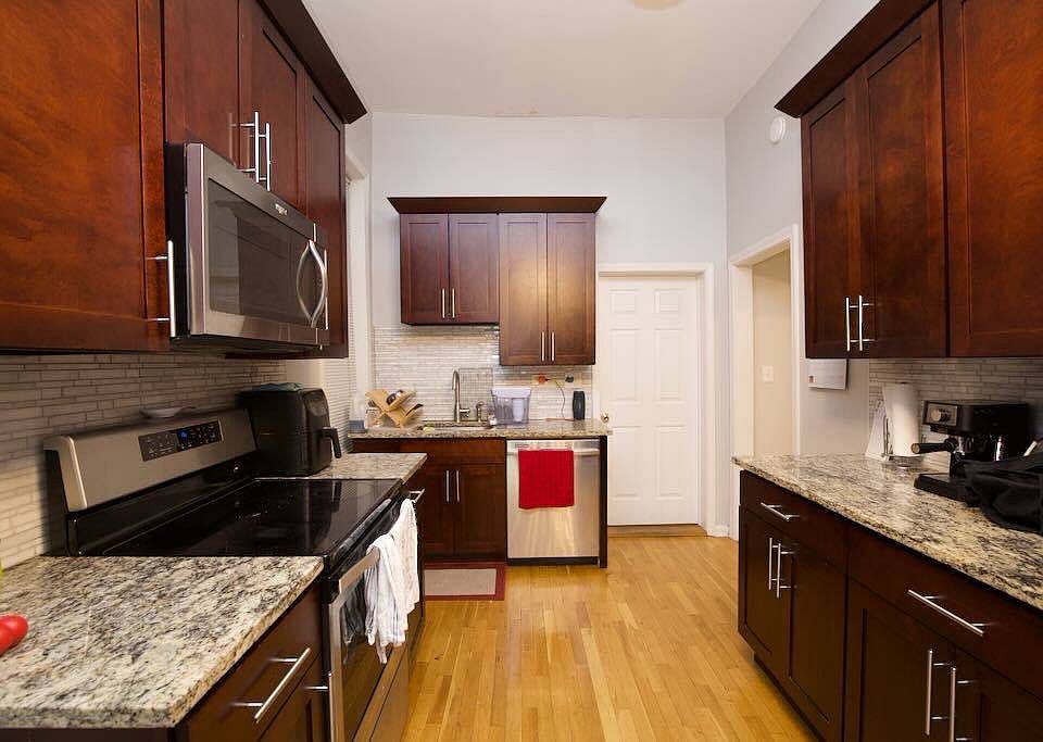 1st image of 1252 N Greenview Ave #1