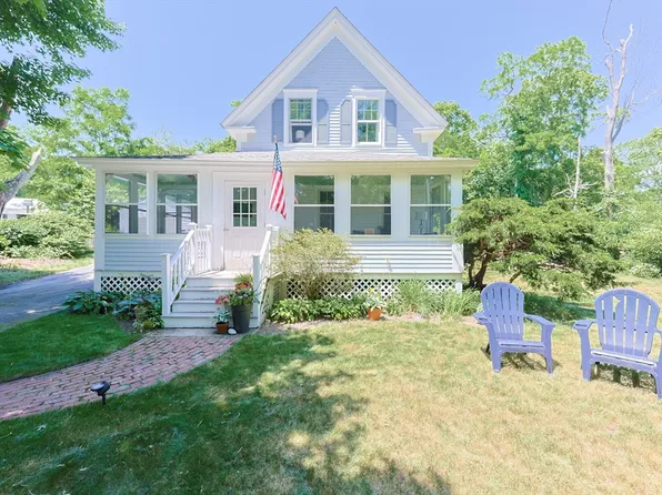 5 Pleasant St, Bourne, MA 02532