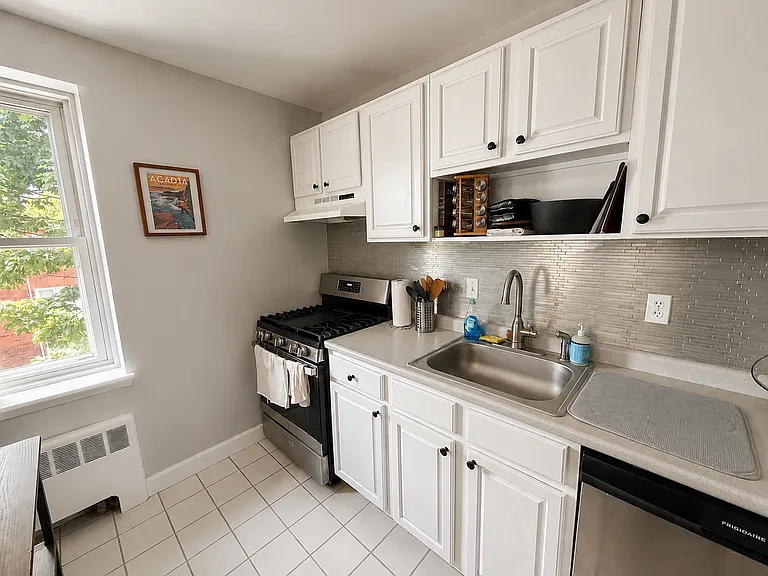 135 Farragut Rd #18 — Photo 6