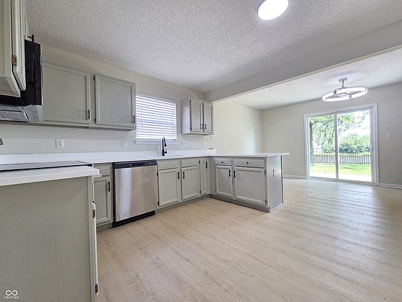 3rd image of 243 Lakemoore St