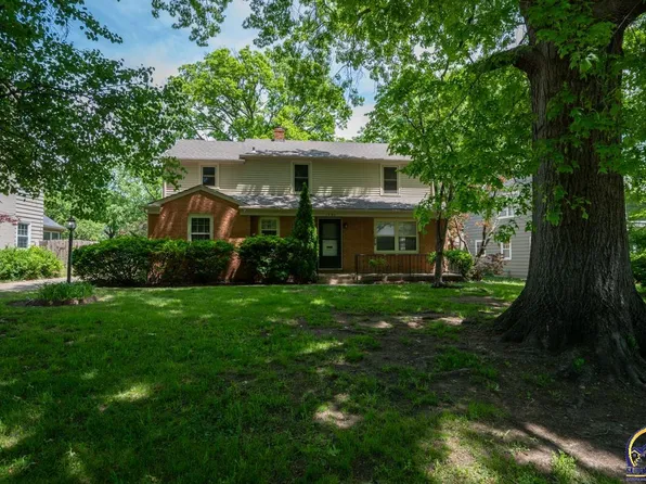 1940 SW Pembroke Ln, Topeka, KS 66604