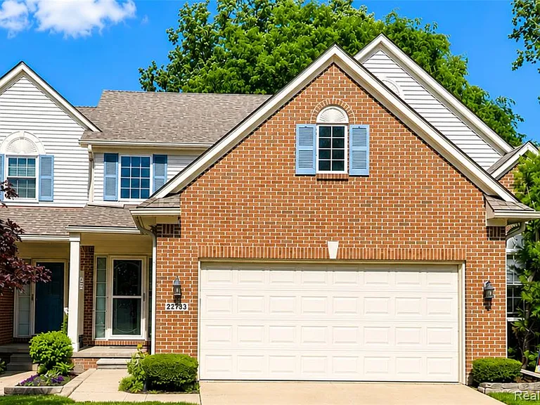 22733 Coachlight Cir — Photo 2
