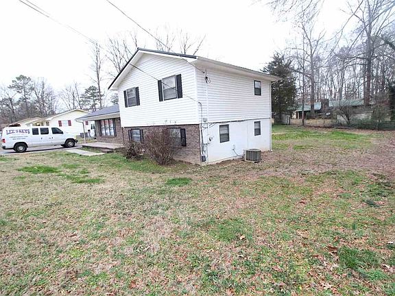 2nd image of 1915 Plantation Dr SE