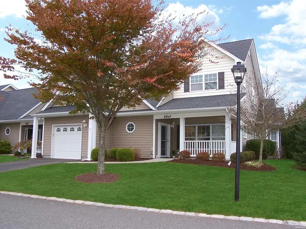 160 Stoneleigh Drive #160, Riverhead, NY 11901