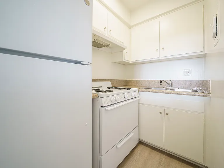 Studio Unit - Kitchen
