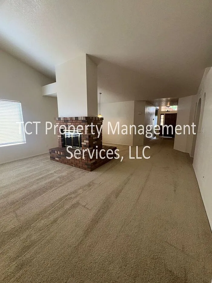 3 bed, 2.0 bath, 1562 sqft, $2,100 — Photo 3