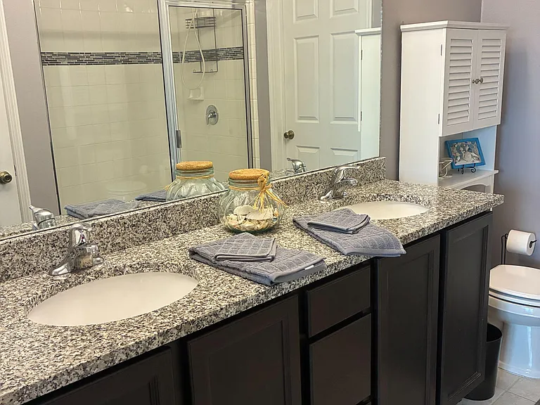 Room2: Bathroom