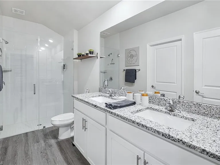 2620 NE 5th Ave — Photo 10