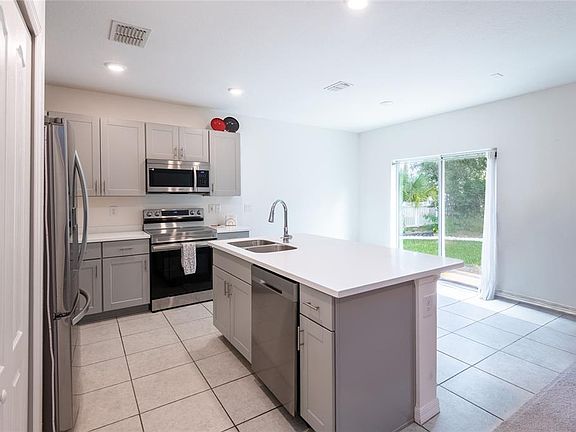 4th image of 13459 BANYAN ROAD