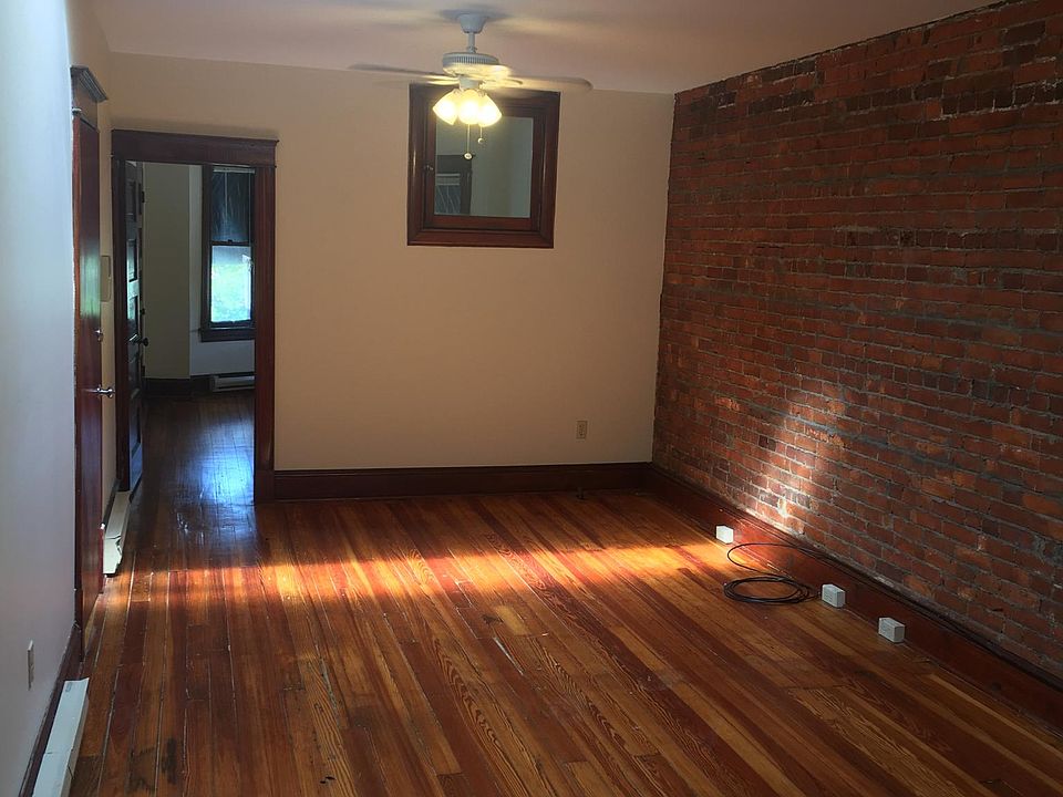 2nd image of 509 Main St #C