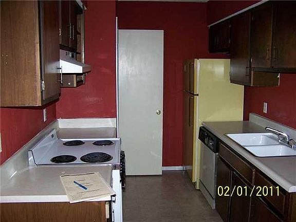2nd image of 401 12th Ave #204