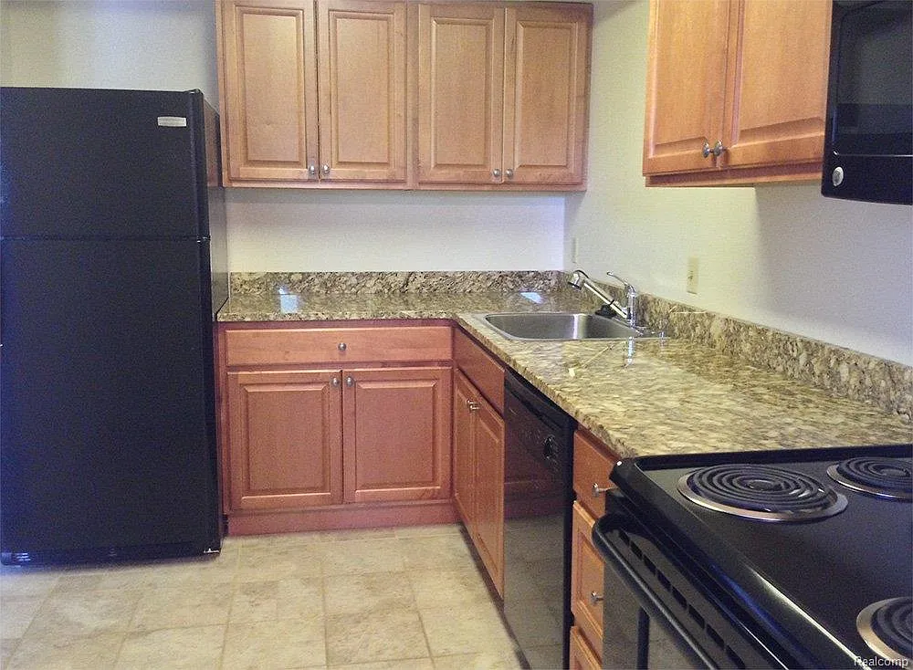 31993 W Twelve Mile Rd — Photo 2