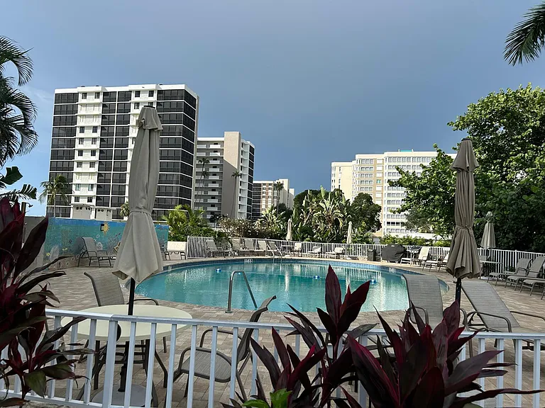 Vanderbilt Tower III pool
