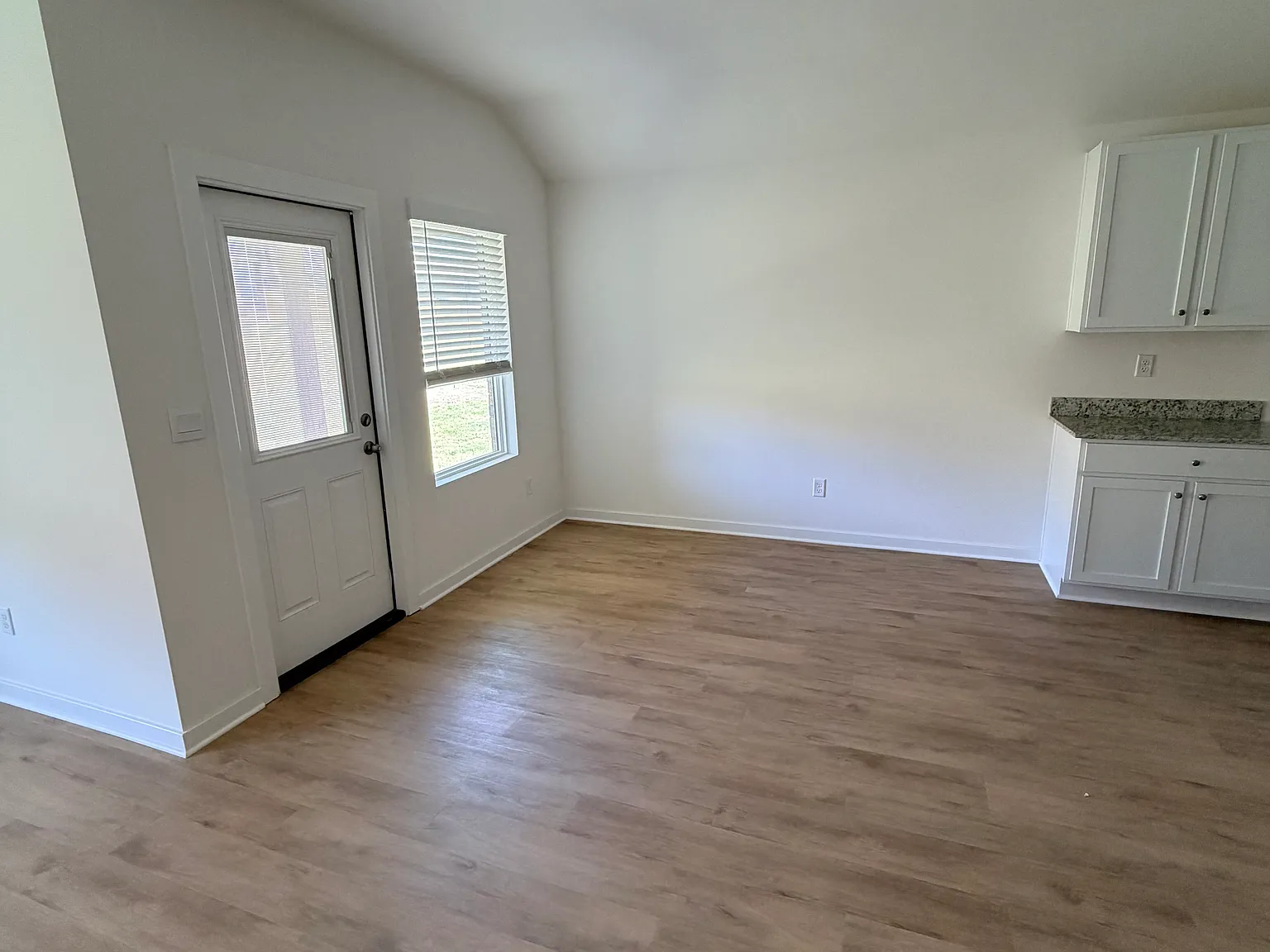 4 bed, 1859 sqft, $1,875 — Photo 3
