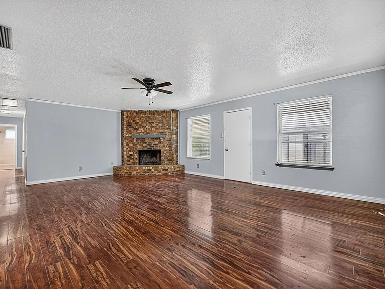 210 Nettletree St — Photo 5
