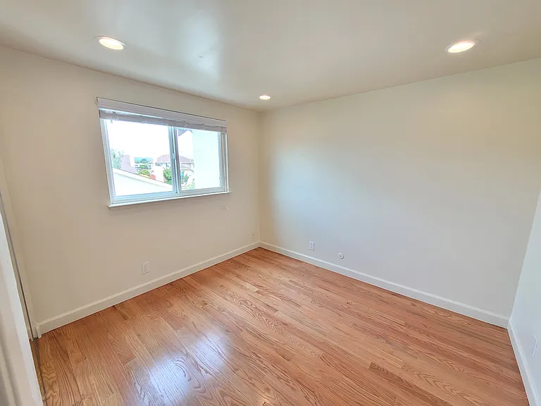 1093 Jamaica St — Photo 12