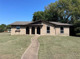 1001 Manitoba Dr, Garland, TX 75040
