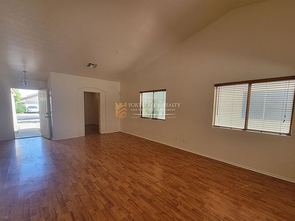 3rd image of 3133 W Huntington Dr