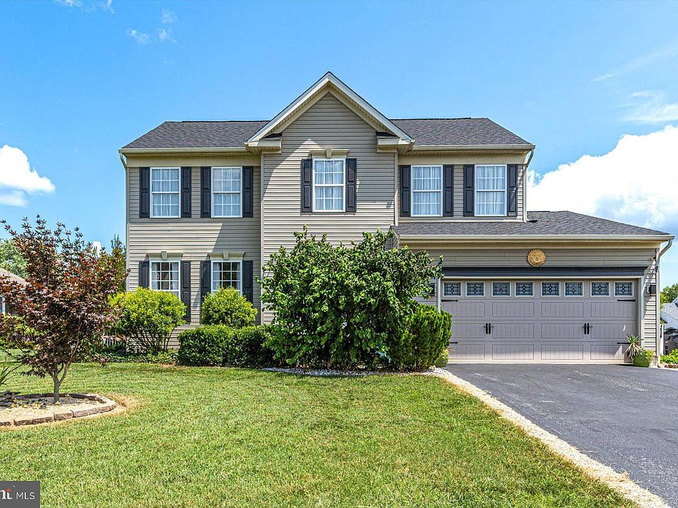 1st image of 11 Waterford Ln