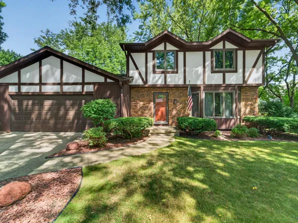 5800 Tall Oaks Rd, Fitchburg, WI 53711