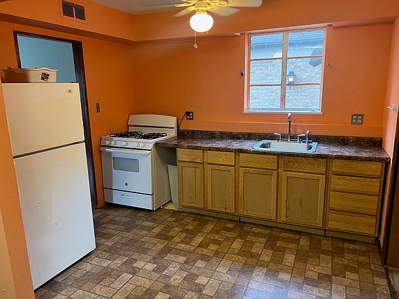 3rd image of 2075 Halsey Dr