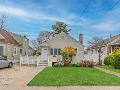 200 Landau Avenue, Elmont, NY, 11003