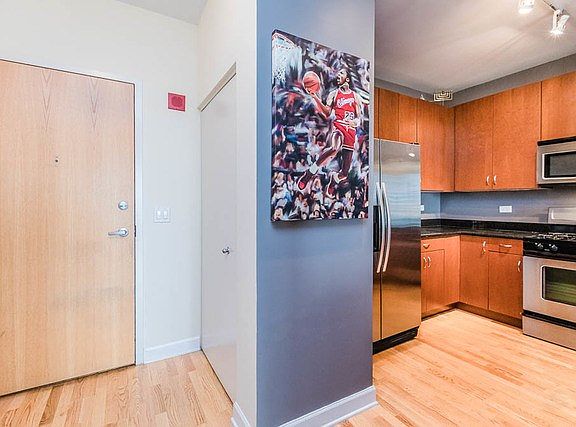 4th image of 451 W Huron St Unit 1303