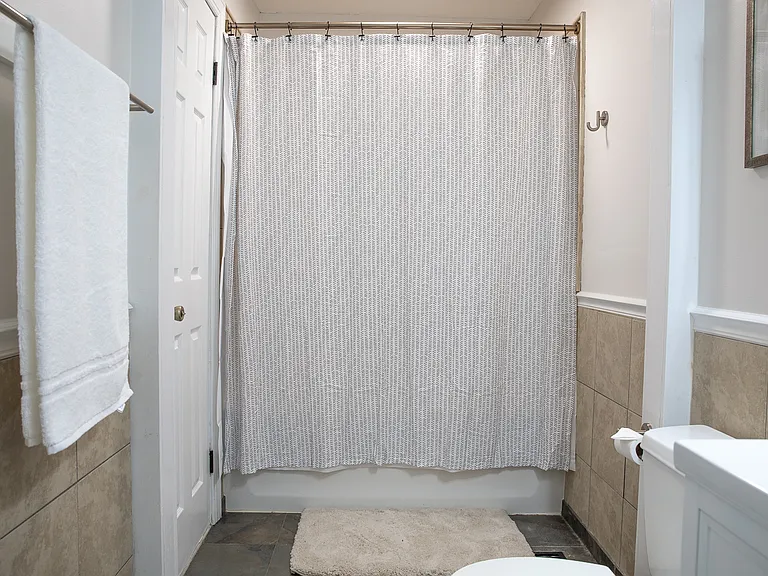6617 Lynndale Dr — Photo 11
