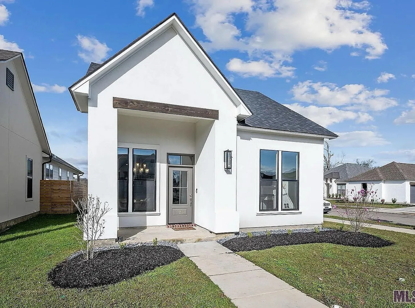 3 Bedroom Home In Shoe Creek — Photo 1