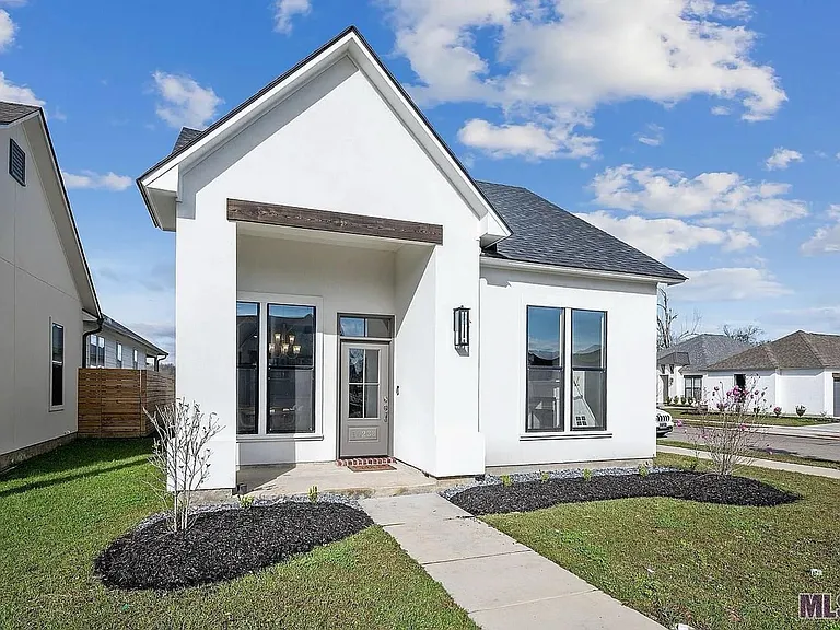 10238 Grayton Dr — Photo 1