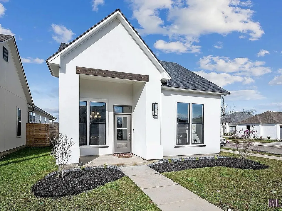 10238 Grayton Dr