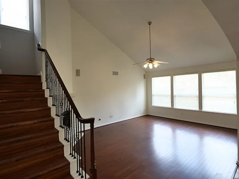 6119 Lakenshire Falls Ln — Photo 8