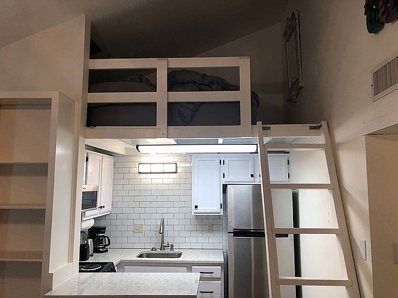 4th image of 1000 W 26th St APT 215
