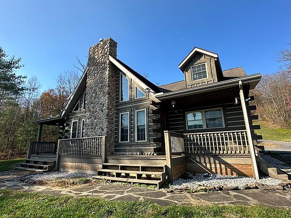 4th image of 471 Blackberry Ln